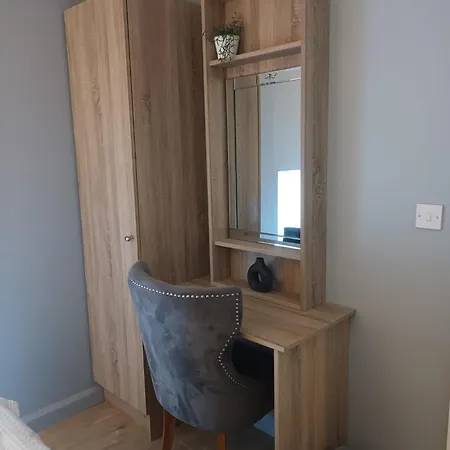 2 At Busy Bee * Daingean