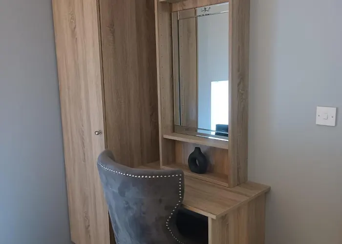 2 At Busy Bee * Daingean