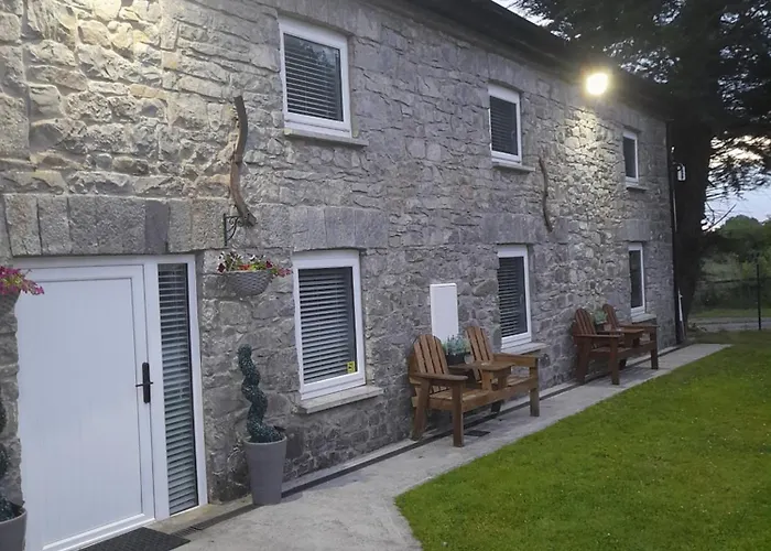 2 At Busy Bee Apartmán Daingean